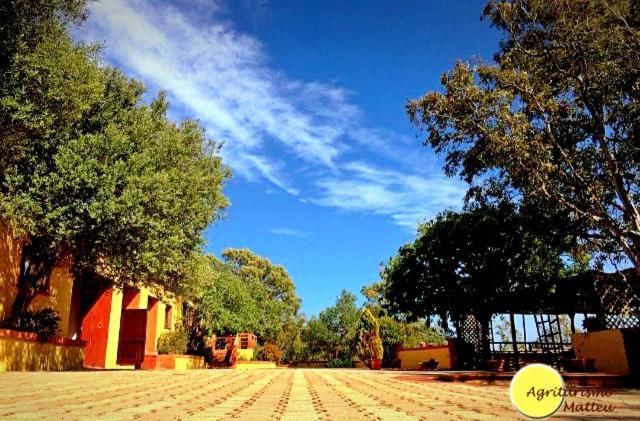 Agriturismo E Antica Fattoria Matteu Bed & Breakfast Teulada Eksteriør bilde